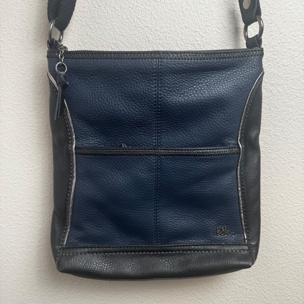 The Sak Lucia Crossbody Bag Small Navy Blue Black Pebbled‎ Leather Zip Pocket